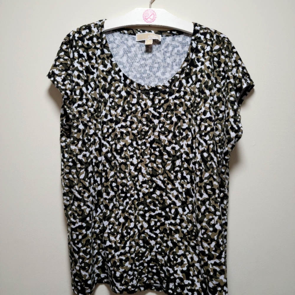 ❌SOLD❌Michael Kors Camo TShirt - XL